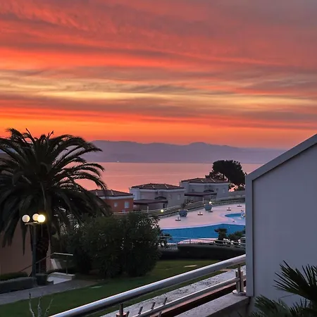 5 Star Luxury Sea View Terrace Skiper Apartment