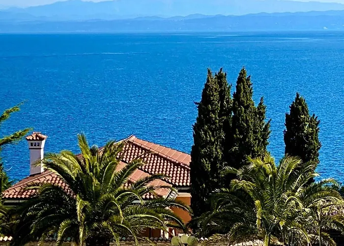 5 Star Luxury Sea View Terrace Skiper